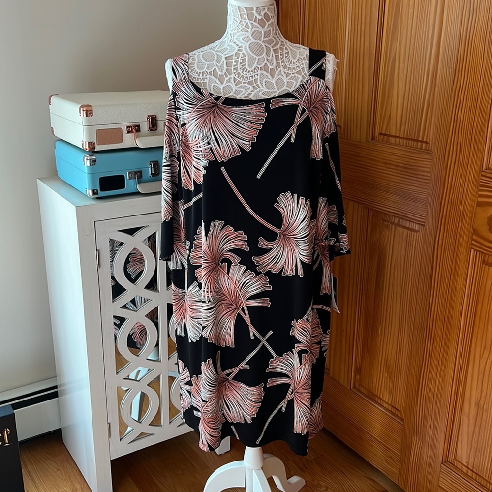 NWT Robbie Bee Cold Shoulder Dress